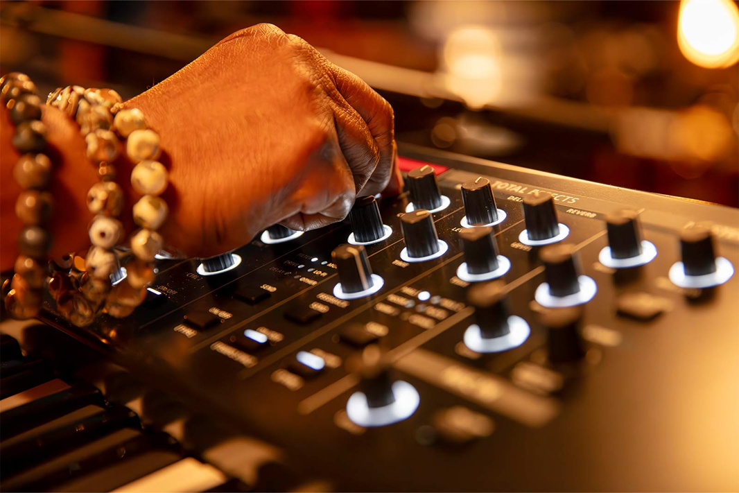 Roland V-STAGE 88